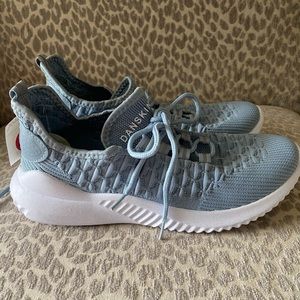 Women’s Danskin tennis shoes (blue)
